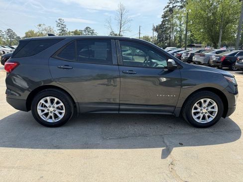 Used 2018 Chevrolet Equinox LS image 4