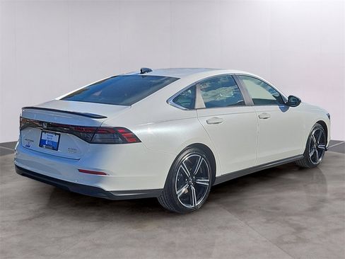 Used 2025 Honda Accord Sport image 4