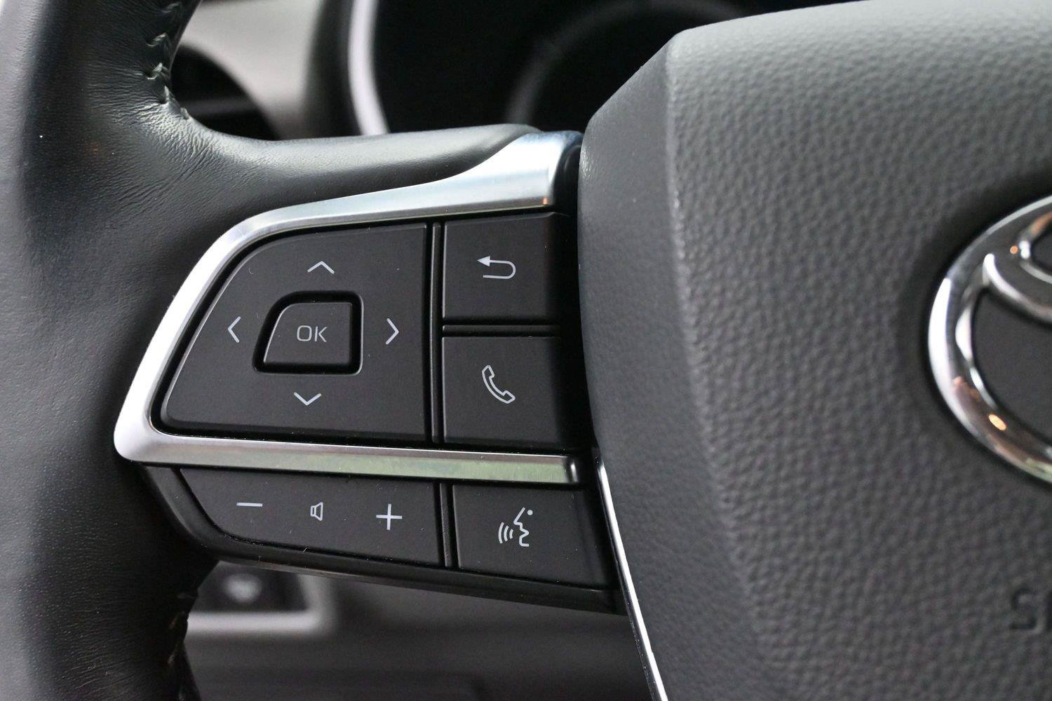 Used 2021 Toyota Highlander Limited FWD image 18