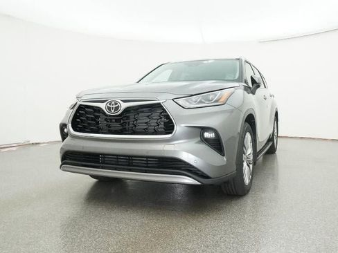 New 2026 Toyota Highlander Platinum image 32