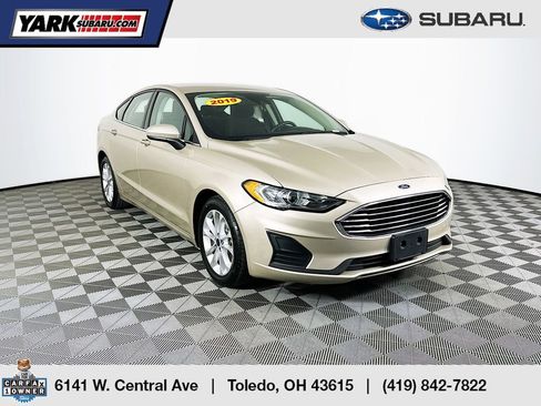 Used 2019 Ford Fusion SE image 1