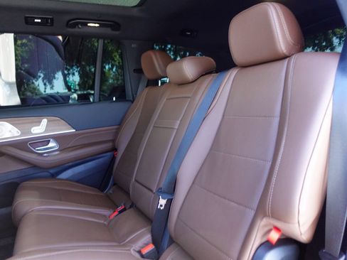 Used 2024 Mercedes-Benz GLS 450 4MATIC image 24