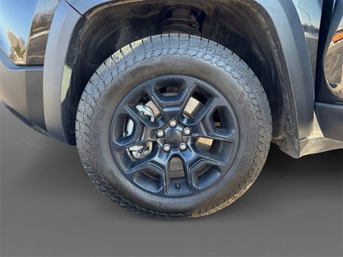 Used 2021 Jeep Cherokee Trailhawk w/ Sun, Sound & Nav Group image 14