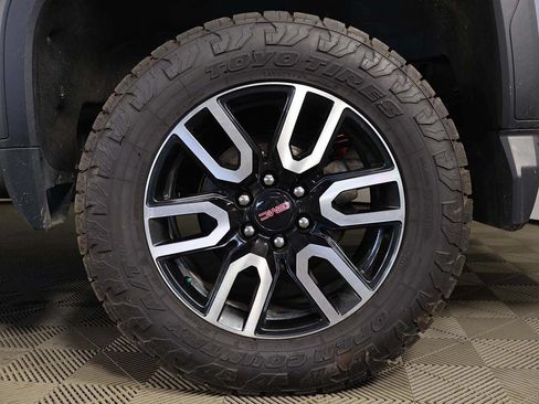 Used 2024 GMC Sierra 1500 AT4 w/ Technology Package AWD/4WD image 19