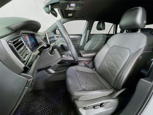 Used 2024 Volkswagen Atlas Cross Sport SE AWD/4WD image 25