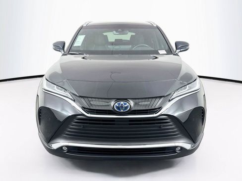 Used 2024 Toyota Venza XLE AWD/4WD image 9