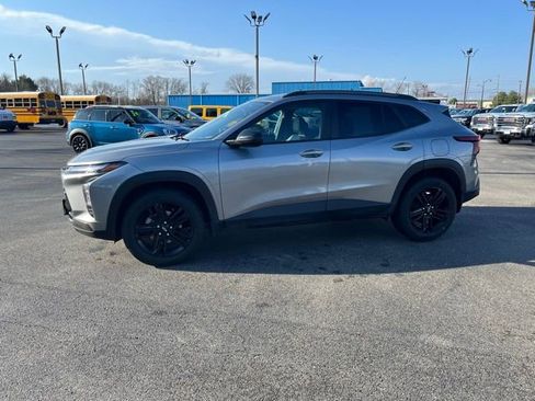 Used 2025 Chevrolet Trax ACTIV w/ Sunroof Package image 4