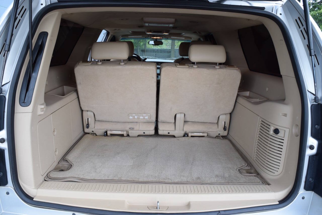 Used 2014 Chevrolet Suburban LTZ RWD image 57