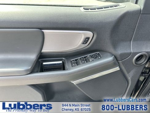 Used 2025 Ford Expedition Active AWD/4WD image 13