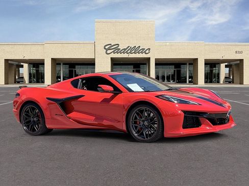 Used 2025 Chevrolet Corvette Z06 RWD image 3