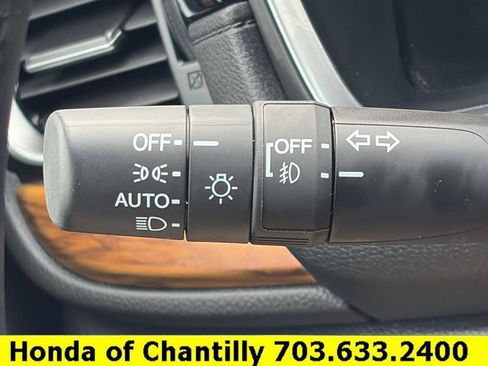 Used 2018 Honda CR-V Touring image 10