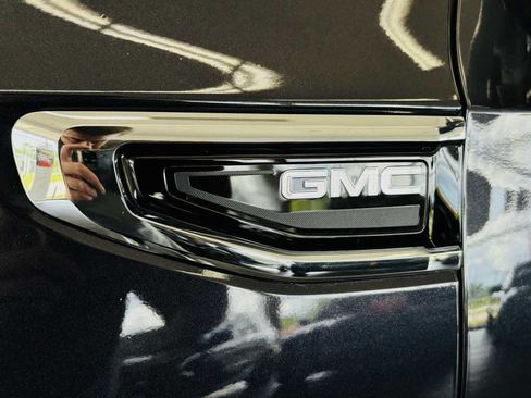 Used 2023 GMC Yukon XL SLT AWD/4WD image 17