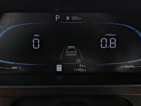 Used 2025 Hyundai Elantra SE FWD image 12