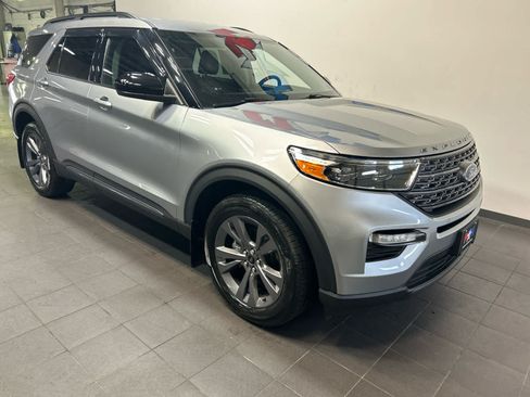 Used 2023 Ford Explorer XLT w/ Equipment Group 202A AWD/4WD image 2