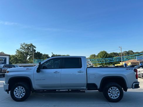 Used 2022 Chevrolet Silverado 2500 LT w/ Convenience Package AWD/4WD image 4