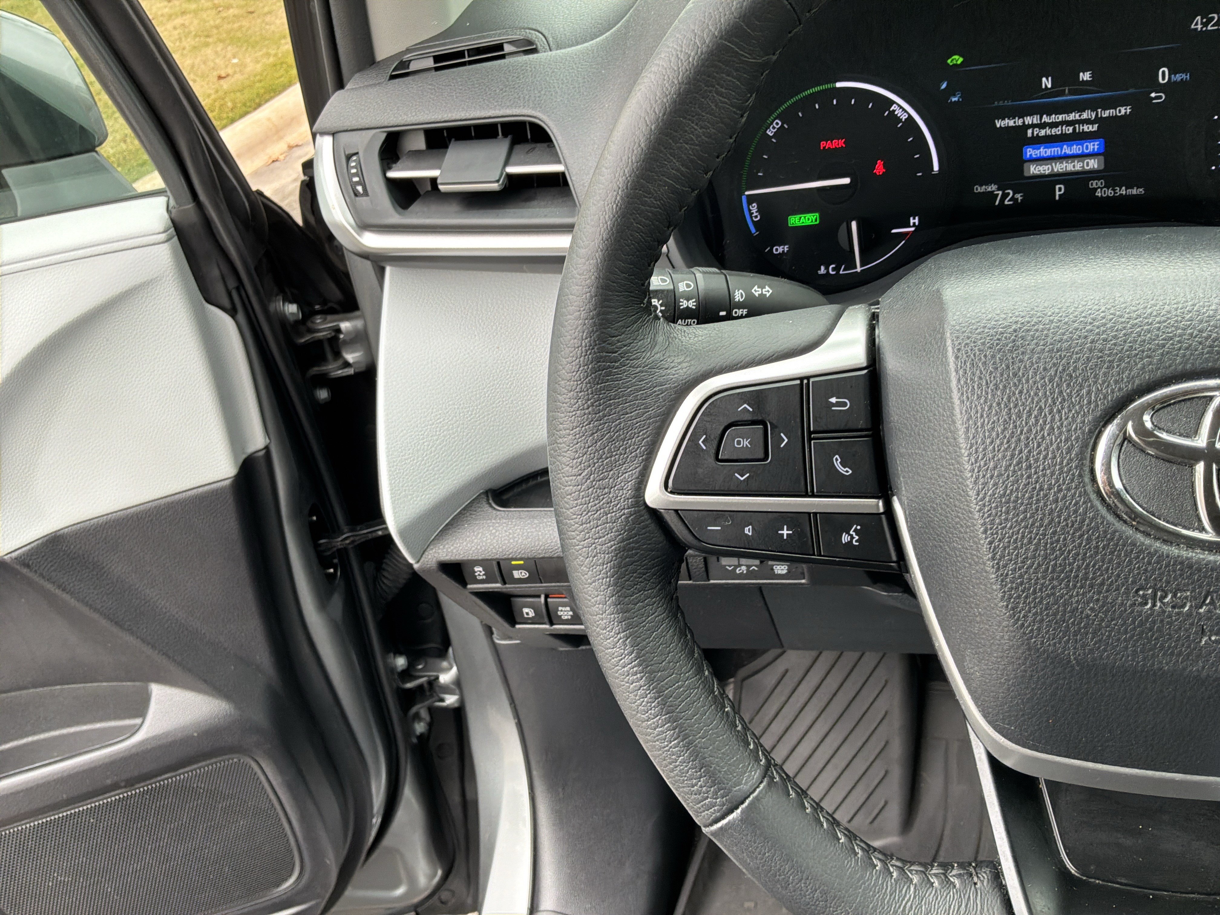 Used 2026 Toyota Sienna XLE FWD image 19
