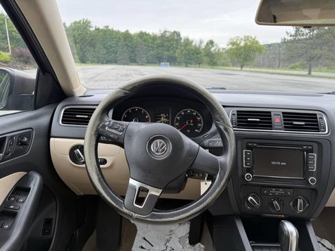 Used 2011 Volkswagen Jetta SE image 14