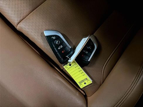 Used 2023 BMW i4 eDrive35 w/ Dynamic Handling Package image 12