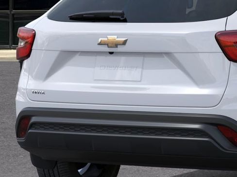 New 2026 Chevrolet Trax LS w/ LS Convenience Package FWD image 14