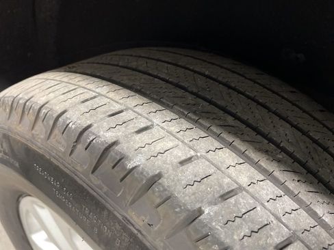 Used 2024 Chevrolet Suburban LT image 44