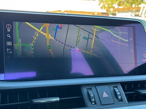 Used 2020 Lexus ES 300h w/ Premium Package image 22