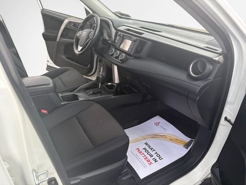Used 2018 Toyota RAV4 LE w/ Carpet Mat Package AWD/4WD image 26
