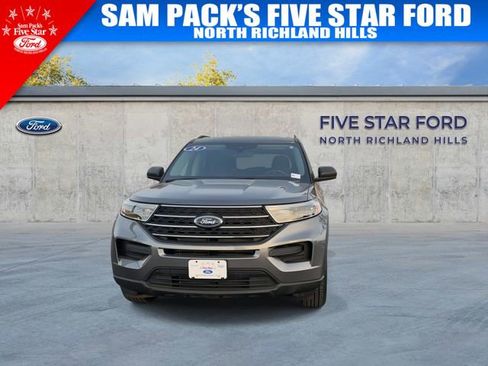 Used 2024 Ford Explorer XLT image 3