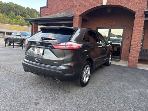 Used 2020 Ford Edge SE image 13