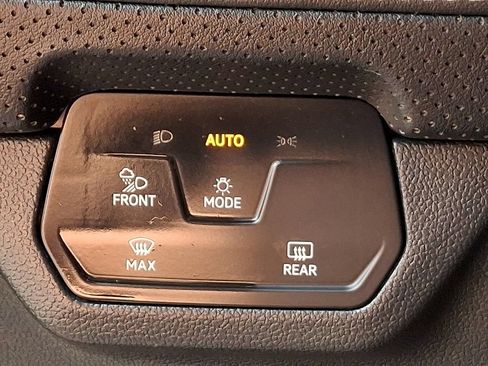 Used 2024 Volkswagen Atlas SE AWD/4WD image 23