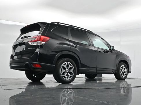 Used 2024 Subaru Forester Premium AWD/4WD image 32