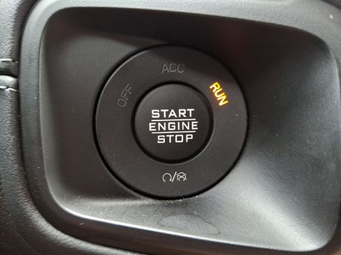 Used 2025 Jeep Wrangler Unlimited Sahara AWD/4WD image 22
