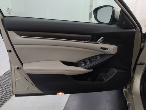 Used 2018 Honda Accord Touring image 27