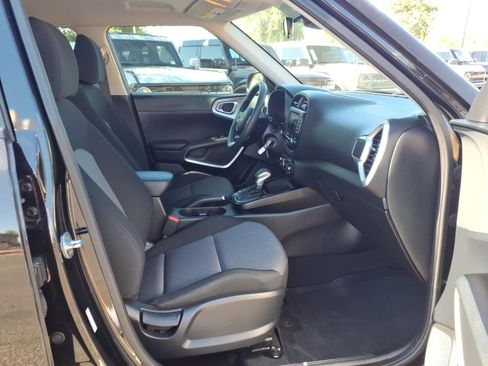 Used 2022 Kia Soul LX w/ Technology Package FWD image 11