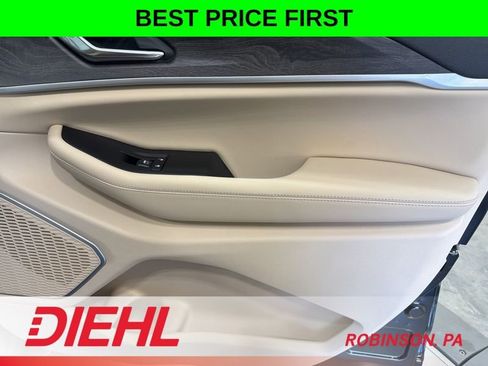 New 2026 Jeep Grand Cherokee Limited w/ Luxury Tech Group II AWD/4WD image 16