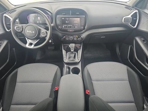 Used 2025 Kia Soul LX w/ LX Technology Package FWD image 9