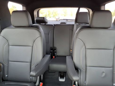 Used 2023 Chevrolet Traverse LT w/ LT Premium Package AWD/4WD image 14