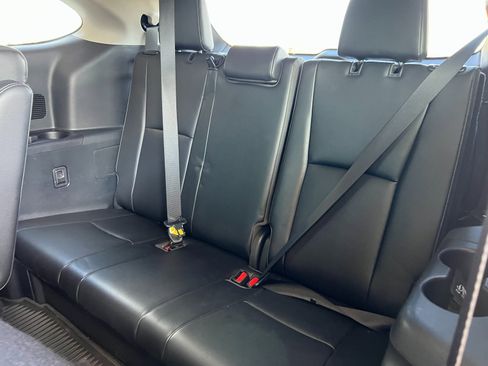 Used 2023 Toyota Highlander Limited image 15