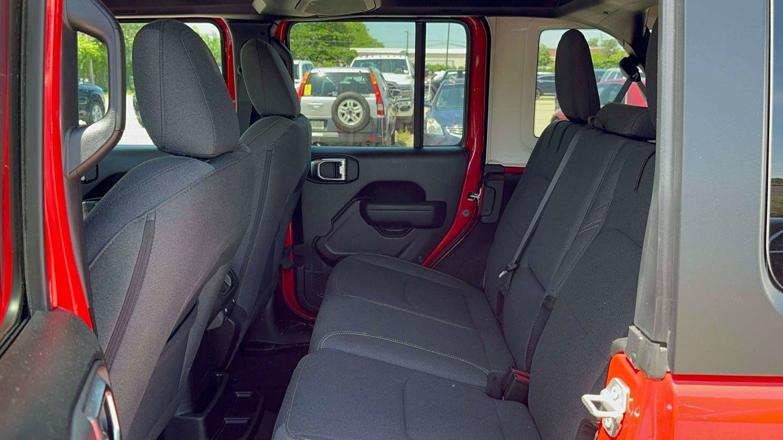 Used 2024 Jeep Wrangler Unlimited w/ Convenience Group AWD/4WD image 10