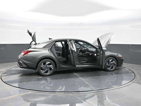 New 2025 Hyundai Elantra SEL image 41