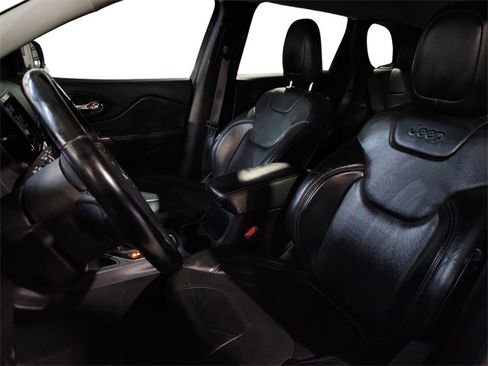 Used 2020 Jeep Cherokee Limited image 8