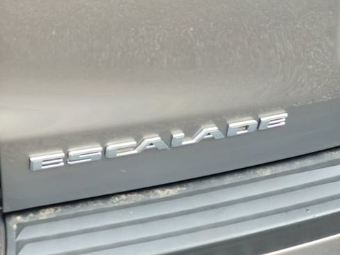 Used 2019 Cadillac Escalade Premium Luxury RWD image 8