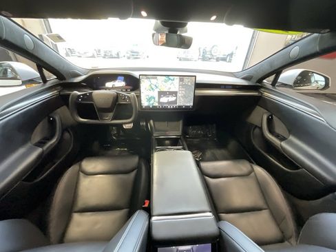 Used 2022 Tesla Model S Plaid image 8