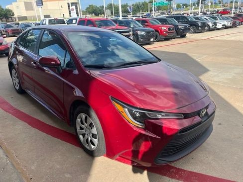 Used 2025 Toyota Corolla LE FWD image 4