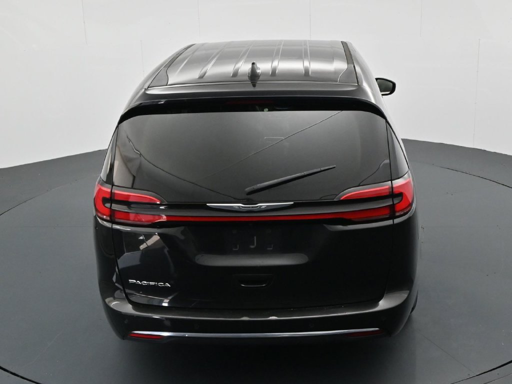 Used 2023 Chrysler Pacifica Touring-L FWD image 21