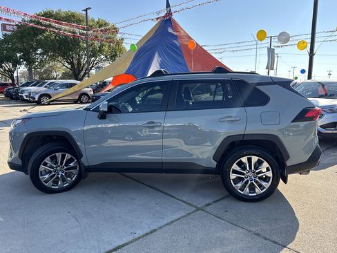 Used 2023 Toyota RAV4 XLE Premium image 12