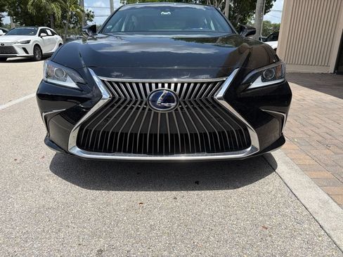 Used 2019 Lexus ES 300h w/ Premium Package FWD image 2