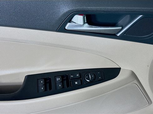 Used 2019 Hyundai Tucson SE image 15