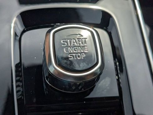 Certified 2025 Volvo XC90 B5 Core w/ Protection Package Premier image 37