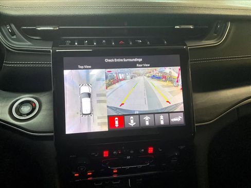 Used 2022 Jeep Grand Cherokee L Limited w/ Luxury Tech Group II image 20