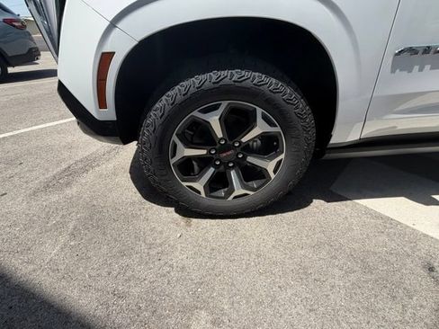 New 2026 GMC Yukon AT4 w/ AT4 Premium Package AWD/4WD image 31